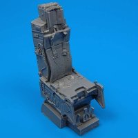 F-15 ejection seat with safety belts