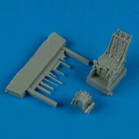 Su-27 ejection seat with safety belts